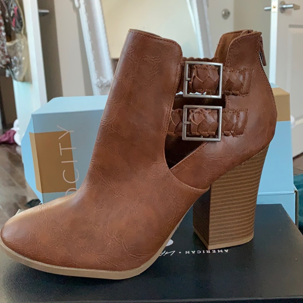 Heeled boots